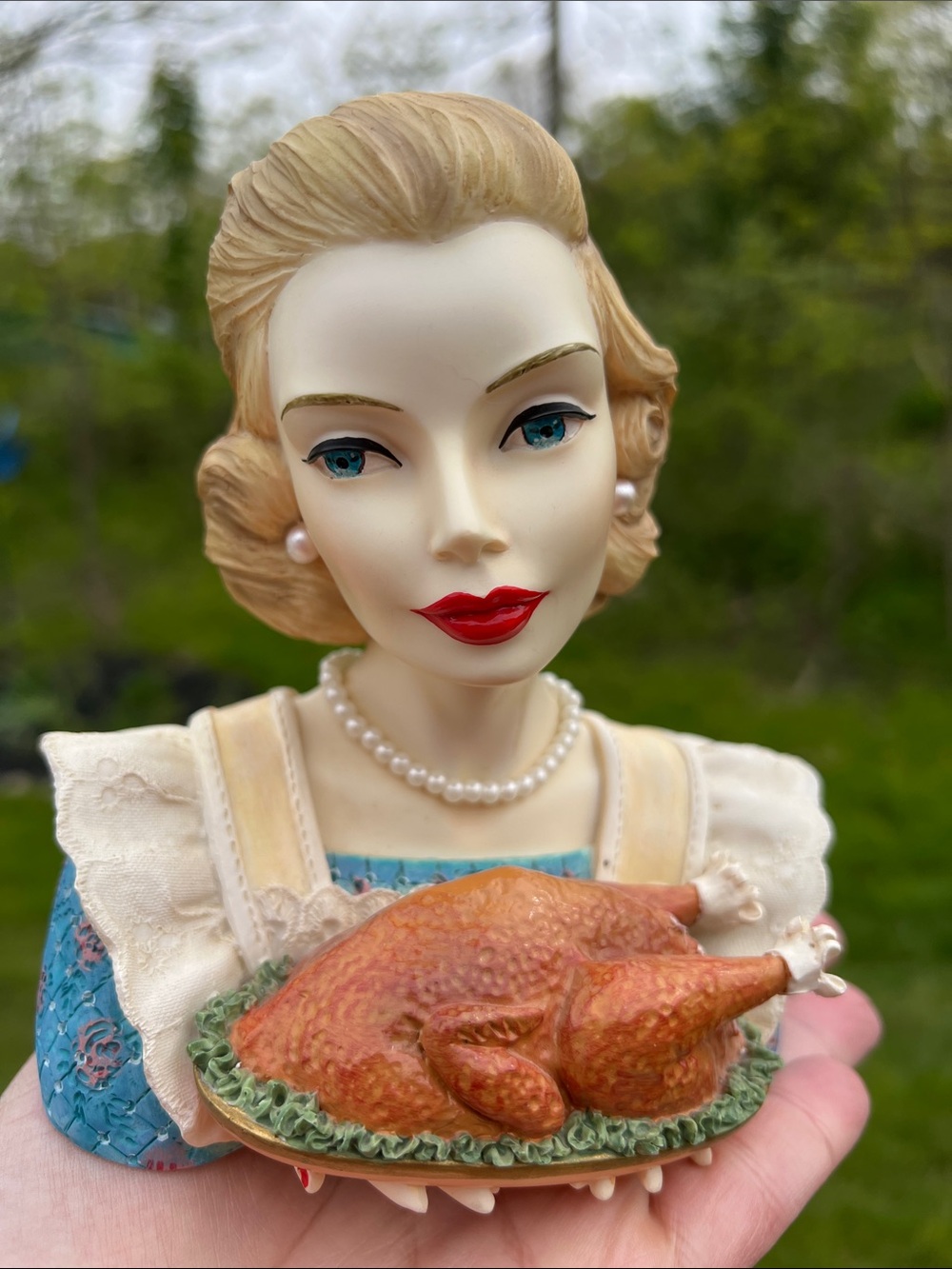 Cameo Girls Lady Holding Turkey on Platter Head Vase Blythe "Family Traditions"